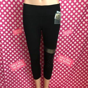 NWT VS PINK ultimate cropped yoga leggings