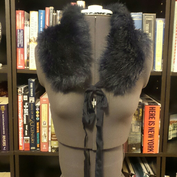 Accessories - Navy blue faux fur collar