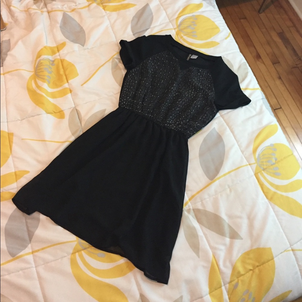 H&M babydoll cut with cuffed short sleeves