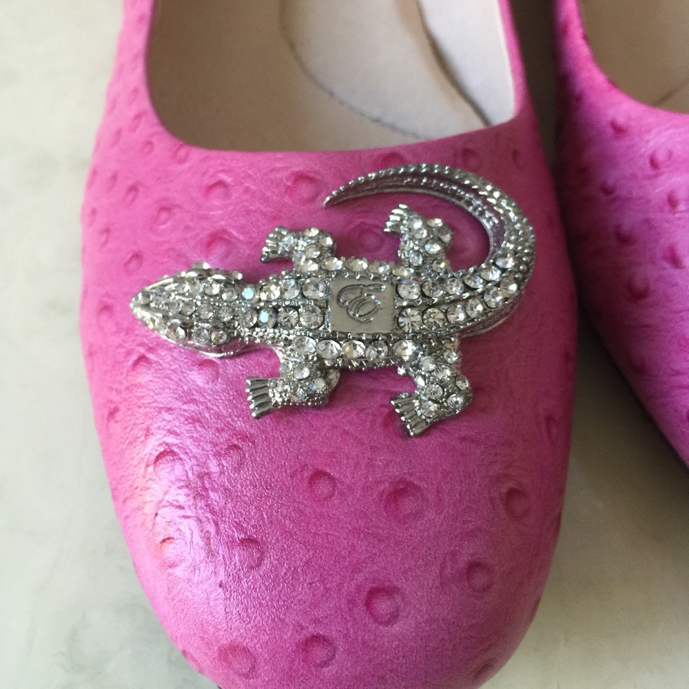 Alligator Brooch Leather Shoes - Picture 2 of 5