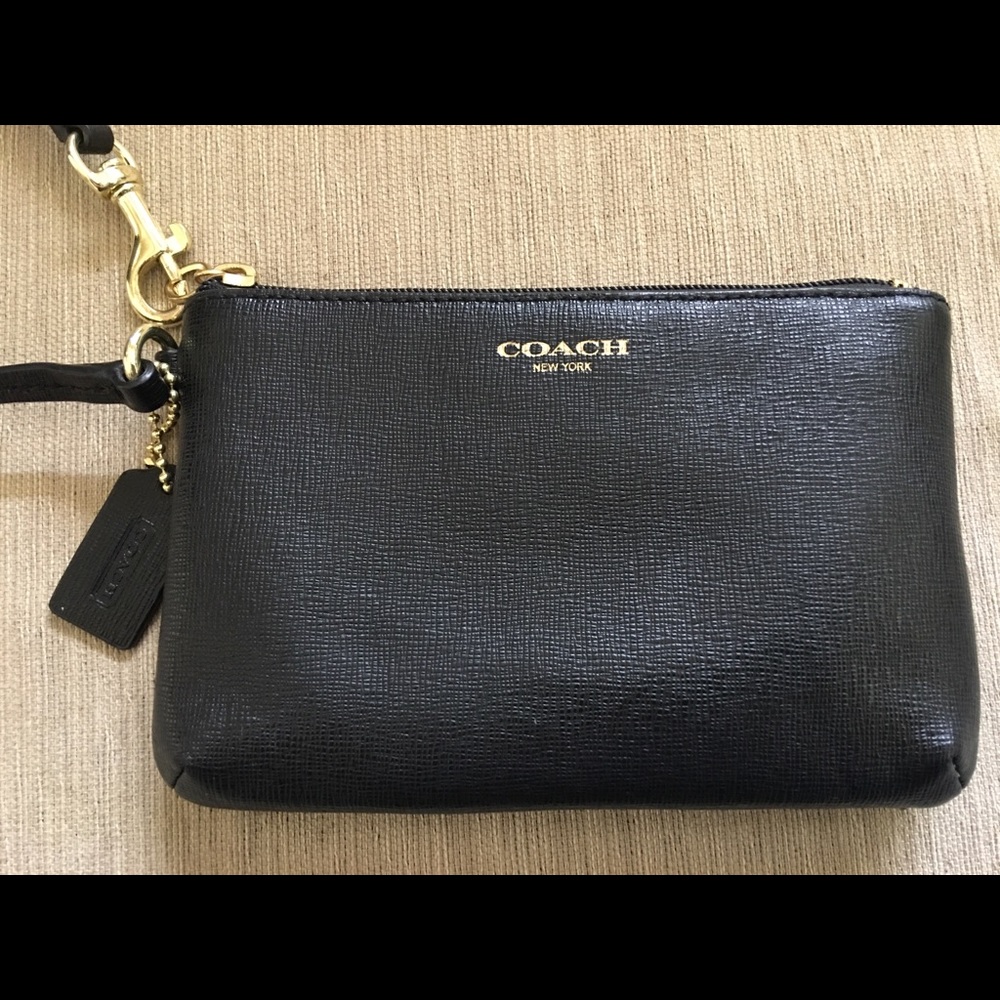 ⭐️PRICE ⬇️⭐️ Coach Black Leather Wristlet Wallet