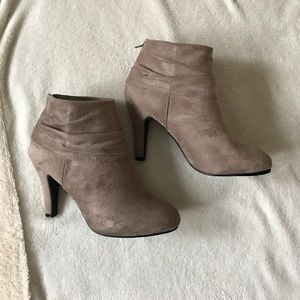 Tan Heel Booties!
