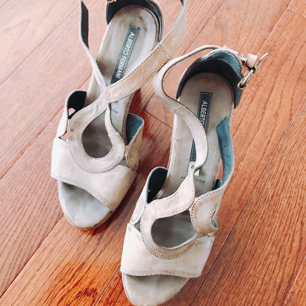 SALE Aberto Fermani Cutout T Strap wedge sandal