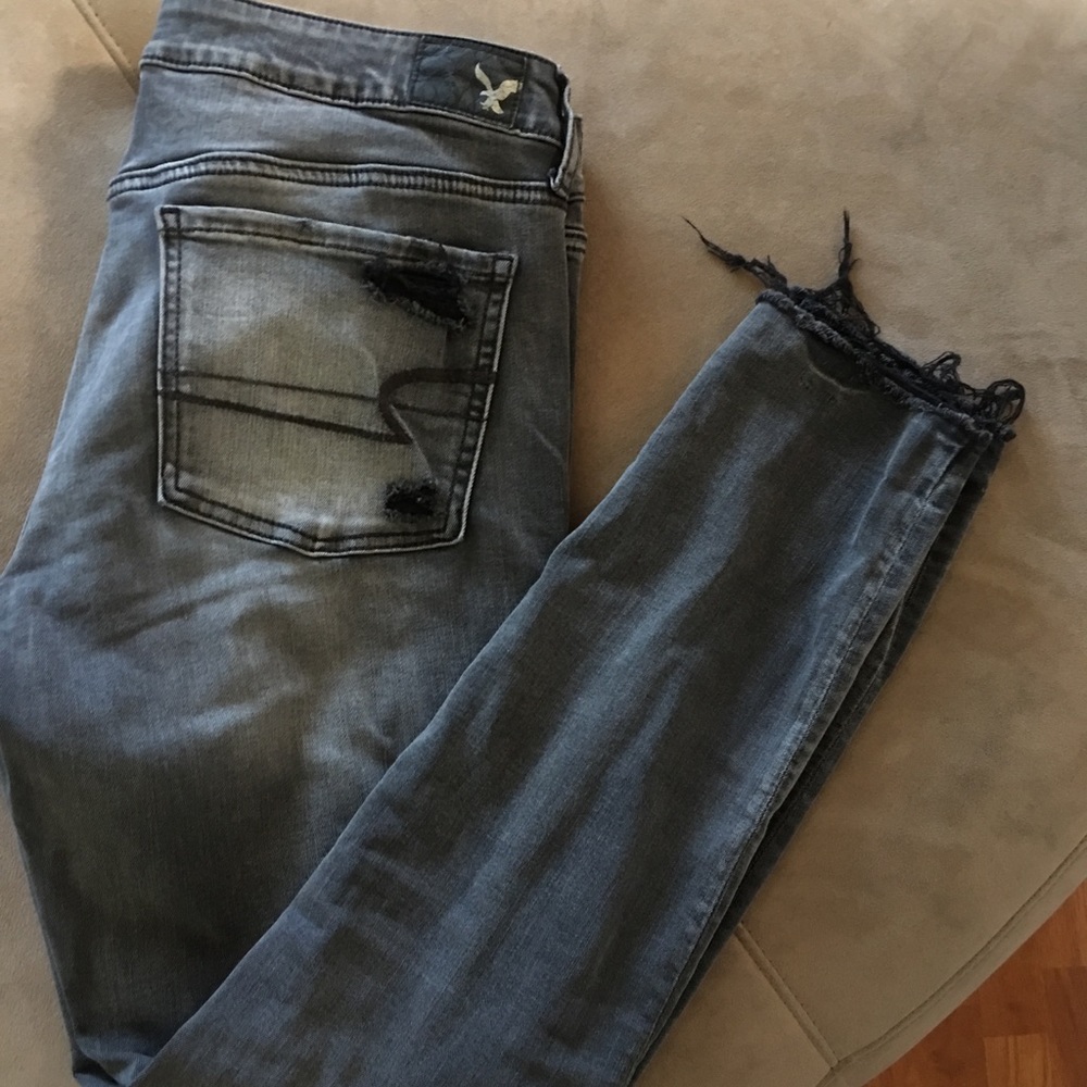 💀 American Eagle distressed grey jeans 💀