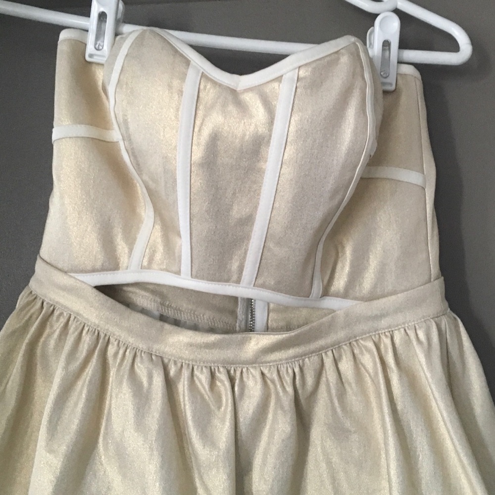 Strapless party dress 👗 - Picture 2 of 5