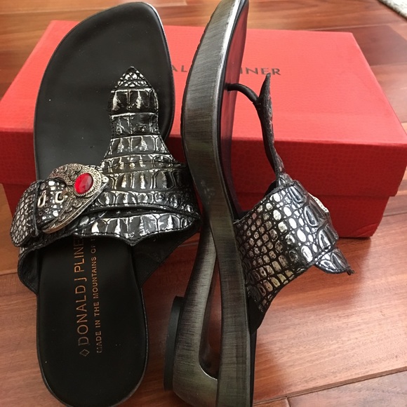 Slip ons - Picture 2 of 2