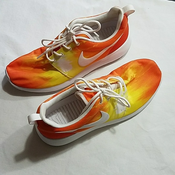 Nike Shoes - Nike Womens Roshe Run Sunset Print
