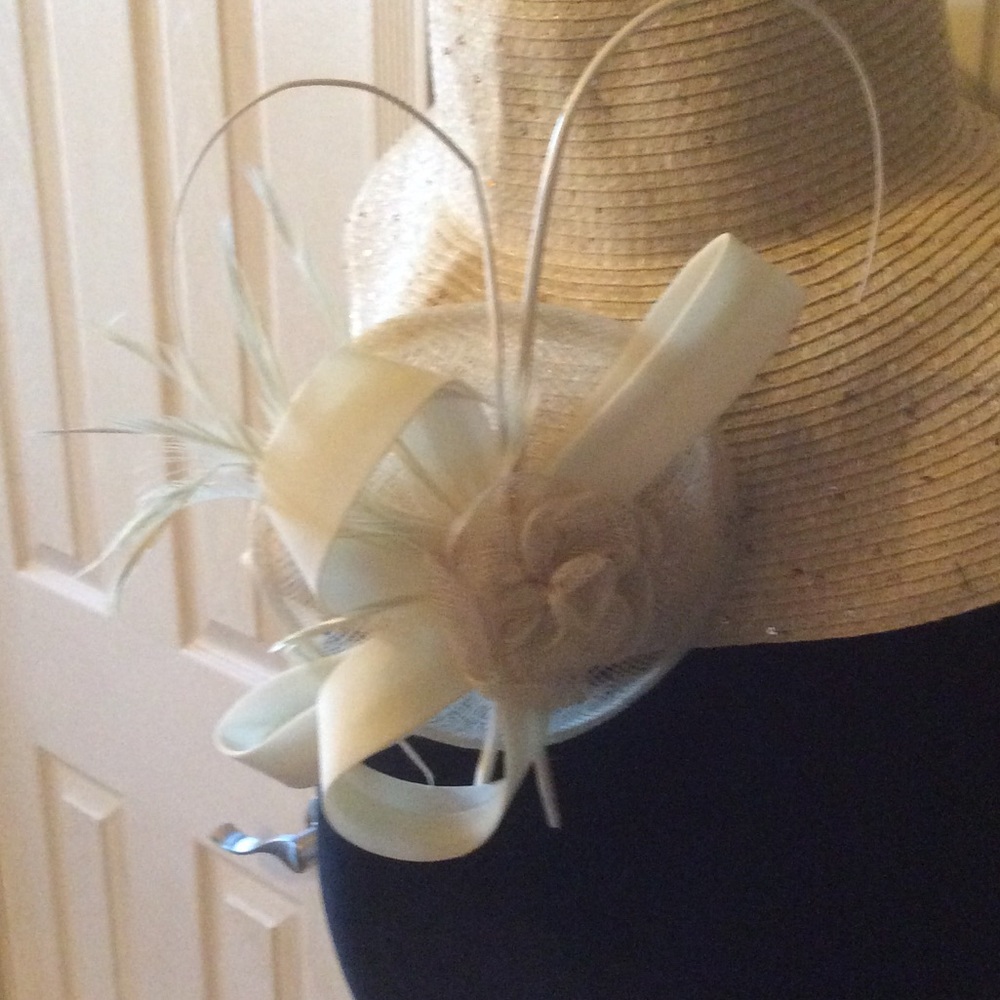 Cream Fascinator