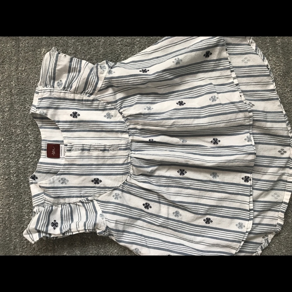 Adorable Tea Collection top in size 4