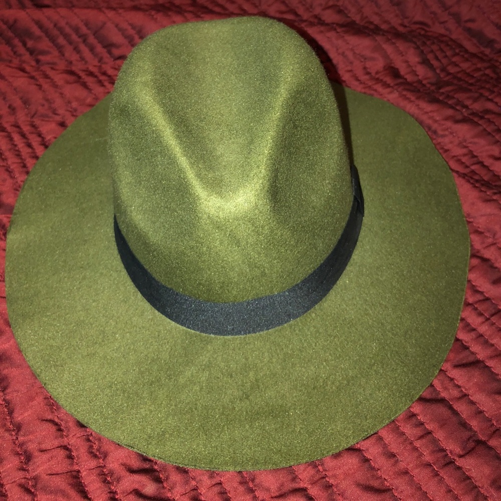 NWT green hat from Nordstrom great for Fall