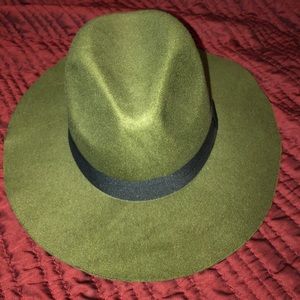 NWT green hat from Nordstrom great for Fall