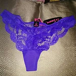 NWT! {La Senza} Lace thong