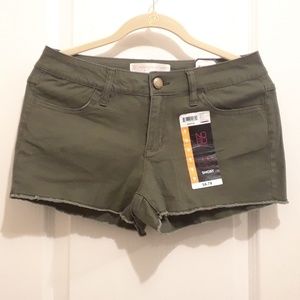 Womens Camo color shorts. Juniors size 9