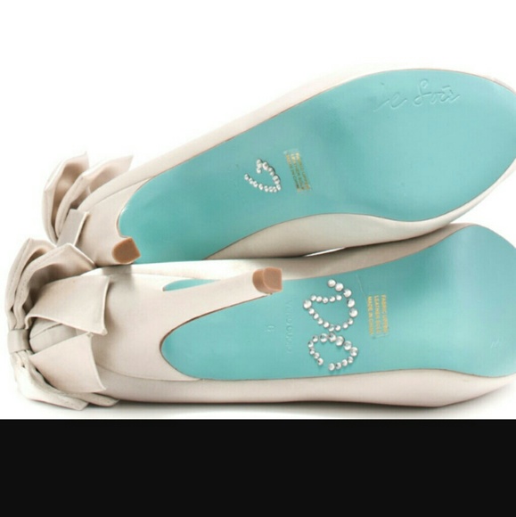 Le Soir Pour La Victoire Bridal - Picture 2 of 5