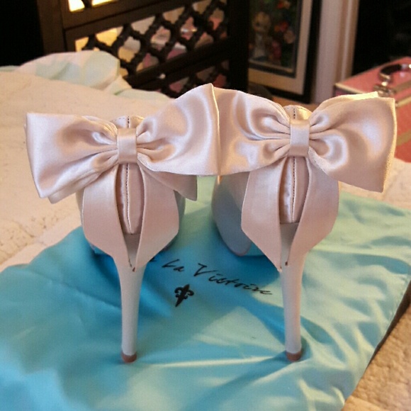 Le Soir Pour La Victoire Bridal - Picture 3 of 5