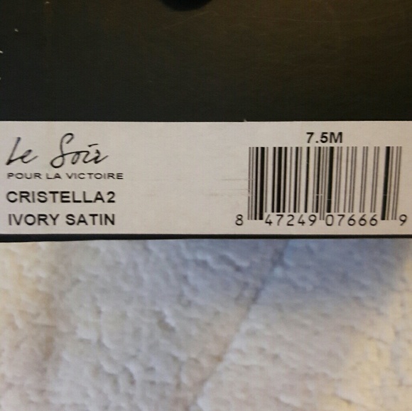 Le Soir Pour La Victoire Bridal - Picture 5 of 5