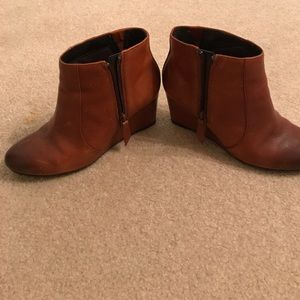 Clark’s Artisan Zip Wdge Booties