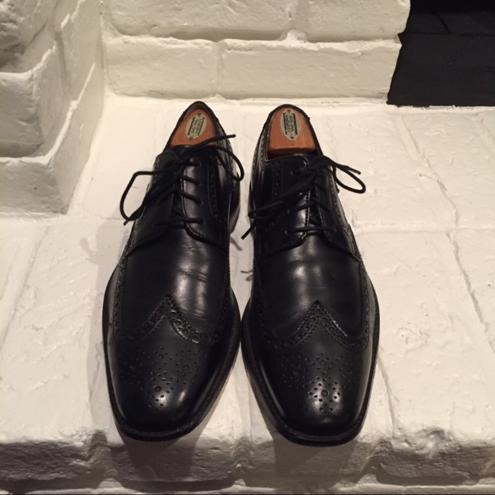 Cole Haan size 10 Wingtip shoes