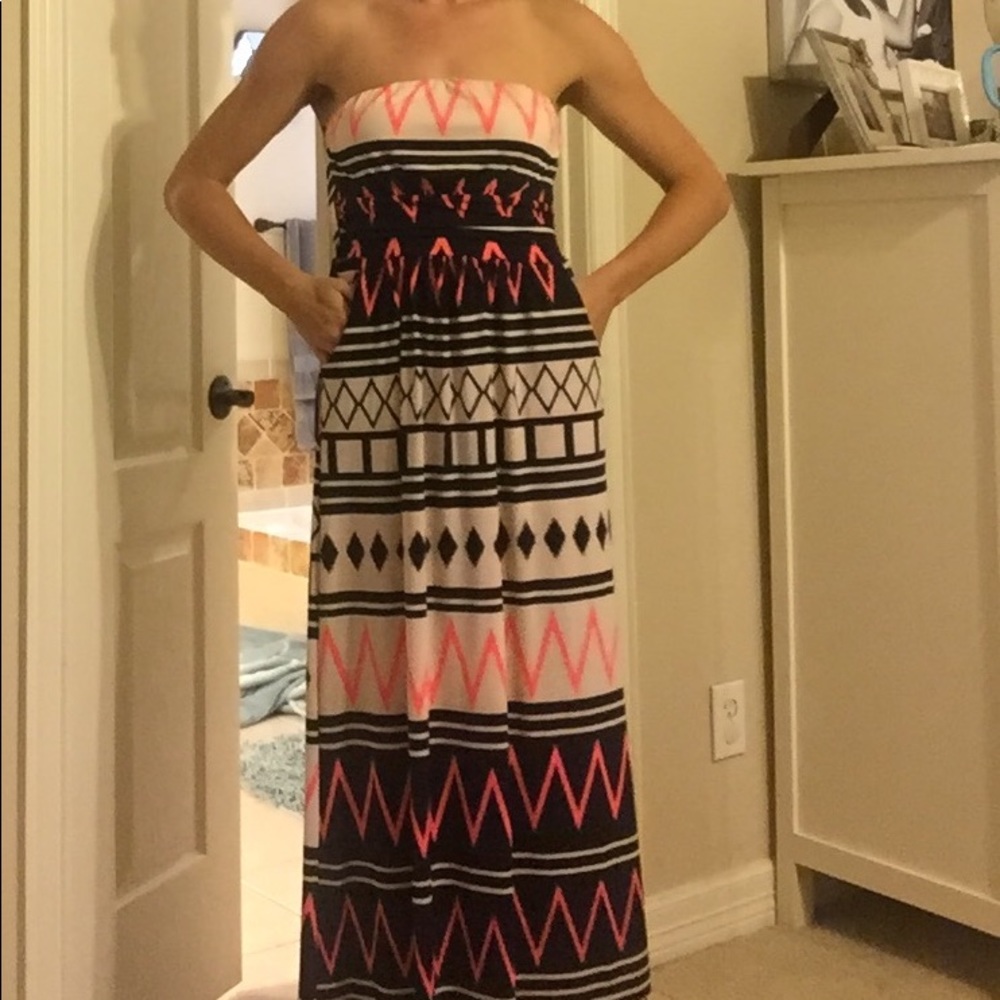 Excellent condition, maxi dress with pockets