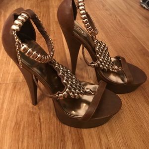 Open toed heels with Gold latch