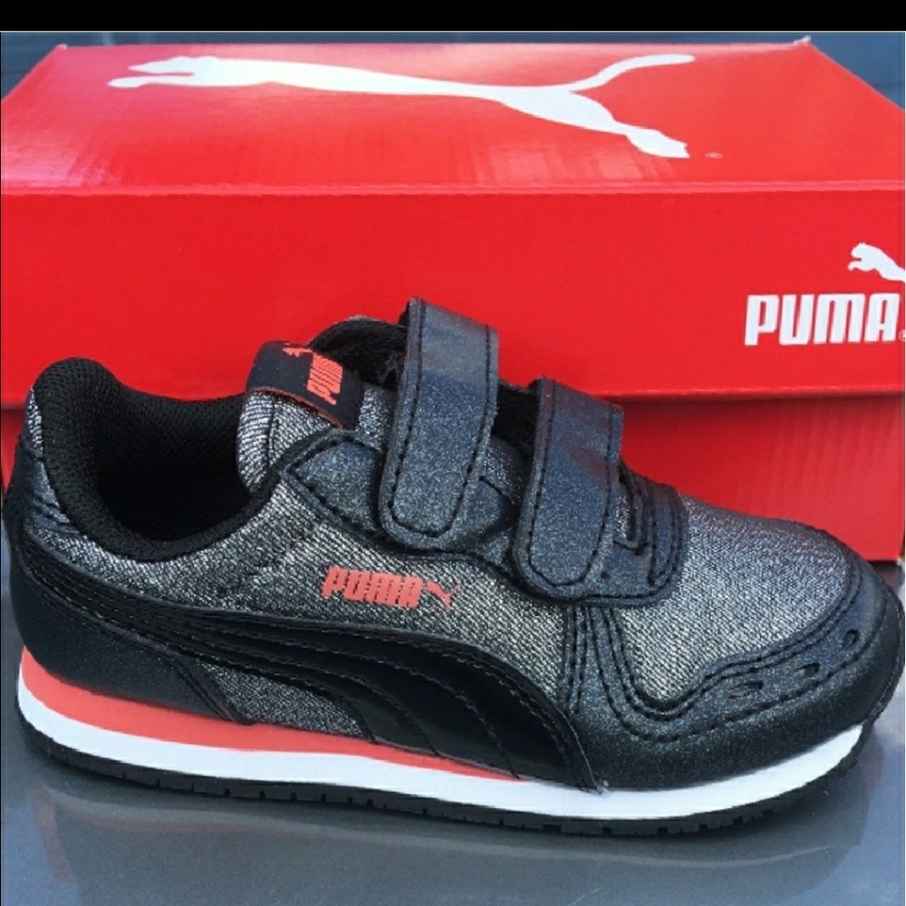 Glitter Pumas