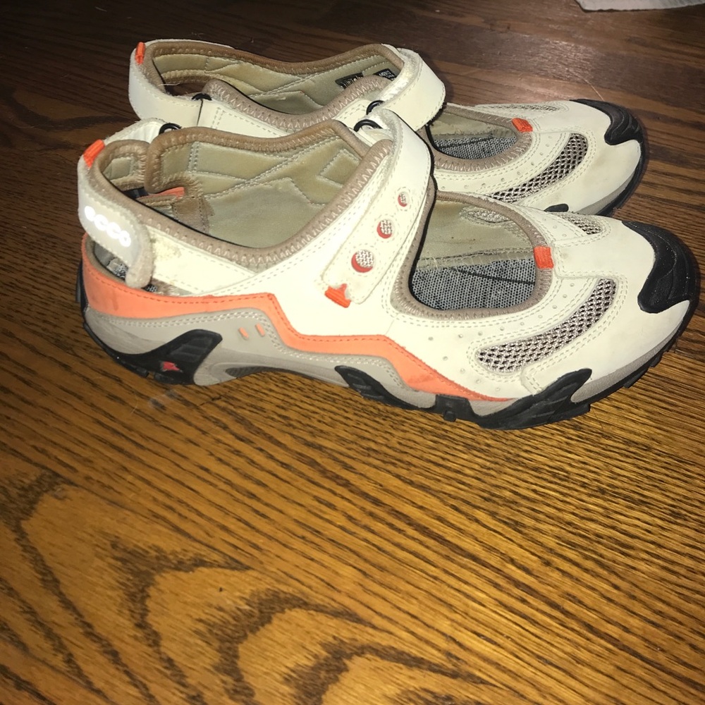 Ecco Mary Janes