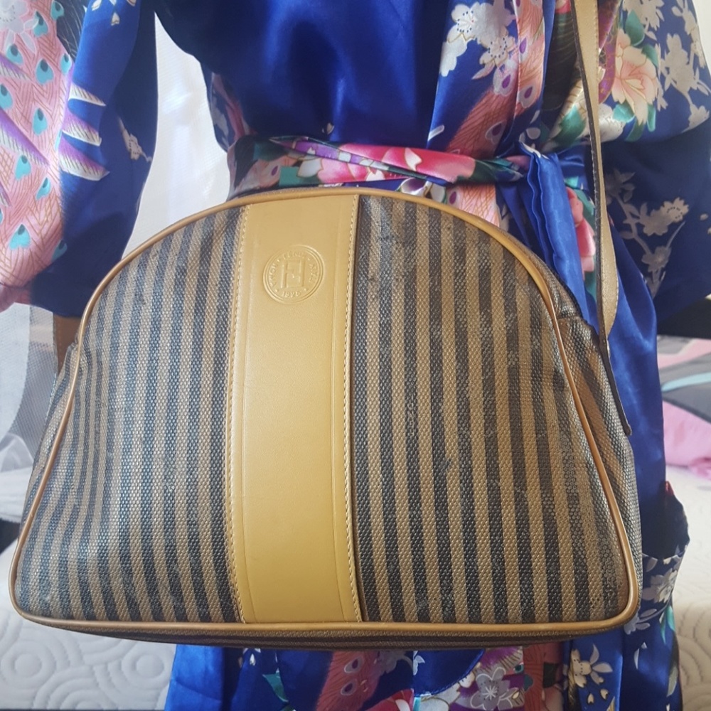 Vintage Fendi crossbody bag