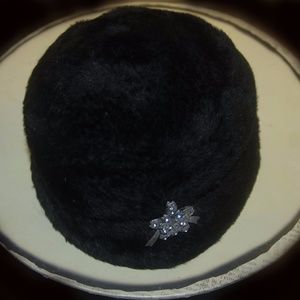 Madcaps Black Faux Fur Vintage Cloche Hat Brooch