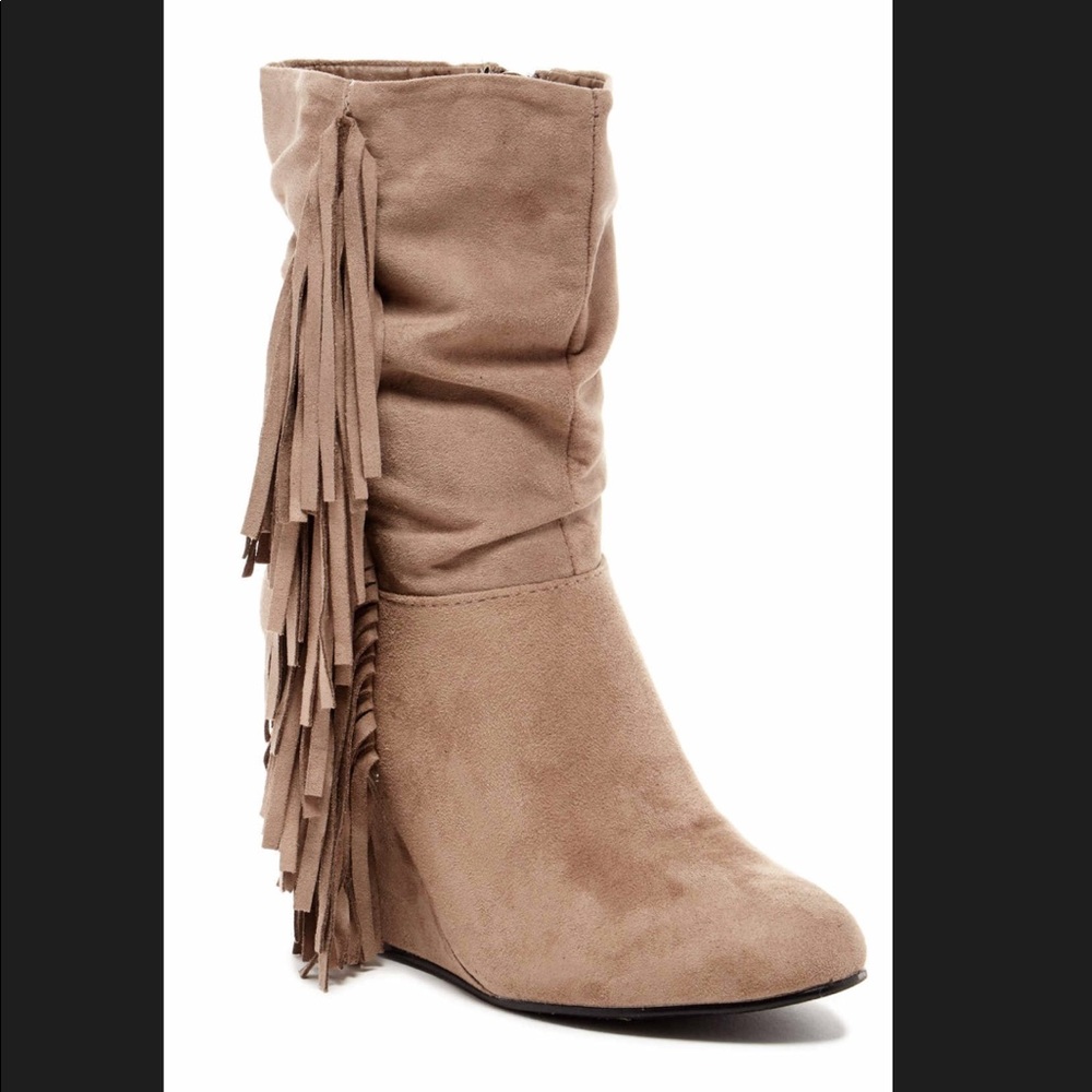 Fringe wedge boot/ taupe/ size 8