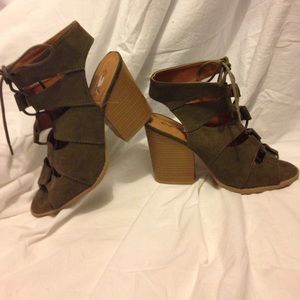 Quipid Olive Suede Lace Up Block Heels 8.5