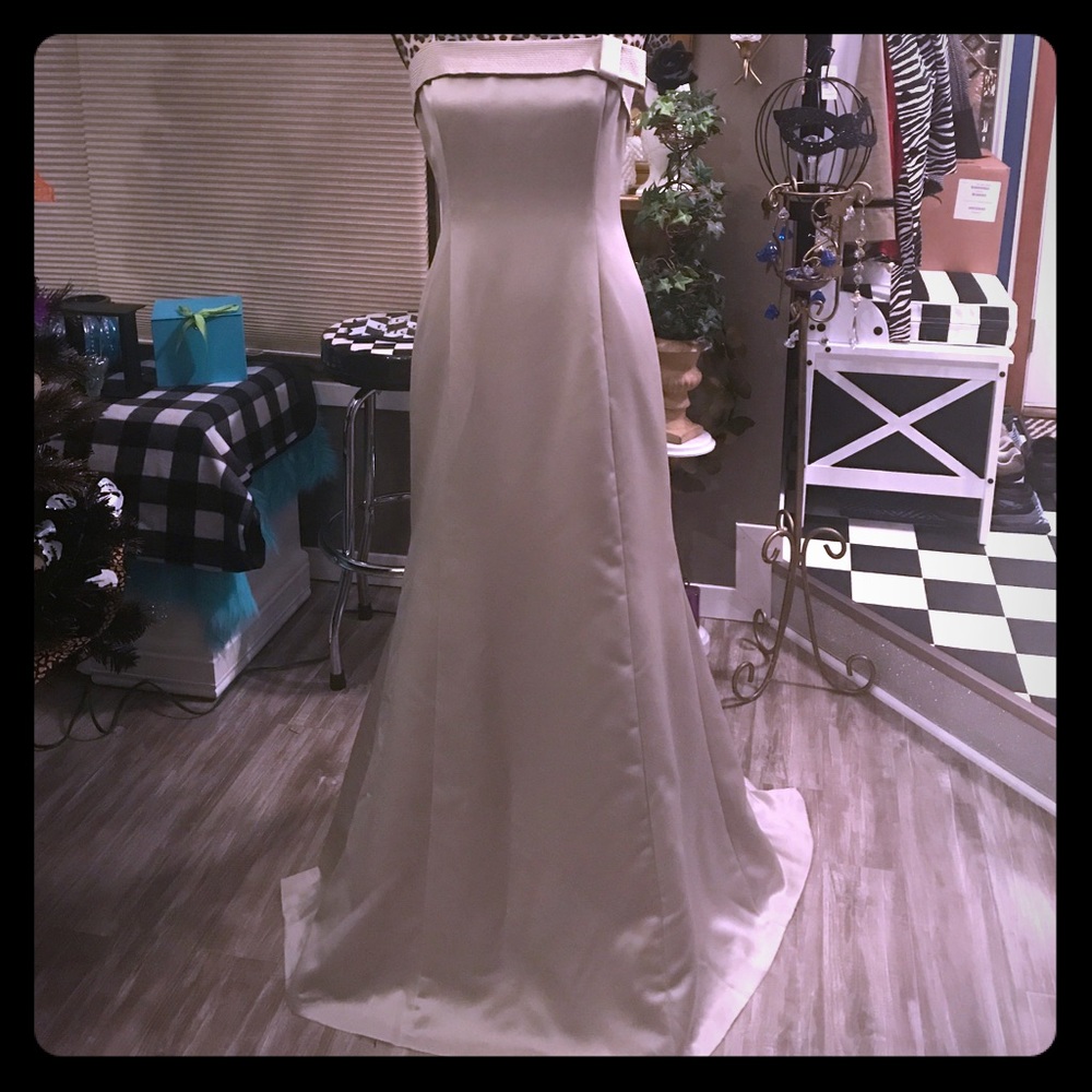 Vera Wang formal gown