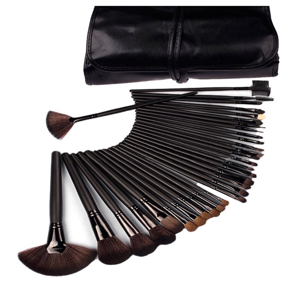 Make up brushes set with case