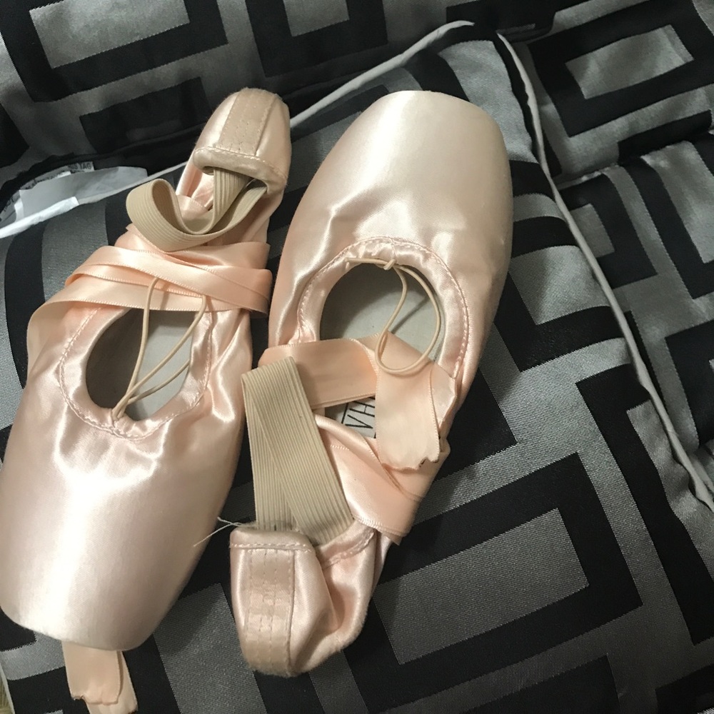 Bailarina pointe shoes