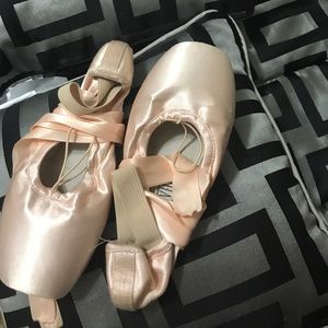 Bailarina pointe shoes