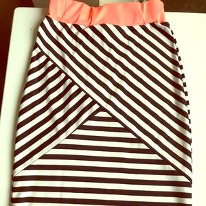 Long pattern fitted skirt