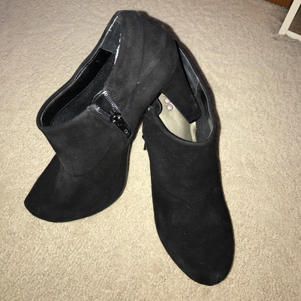 Me too Platform suede booties