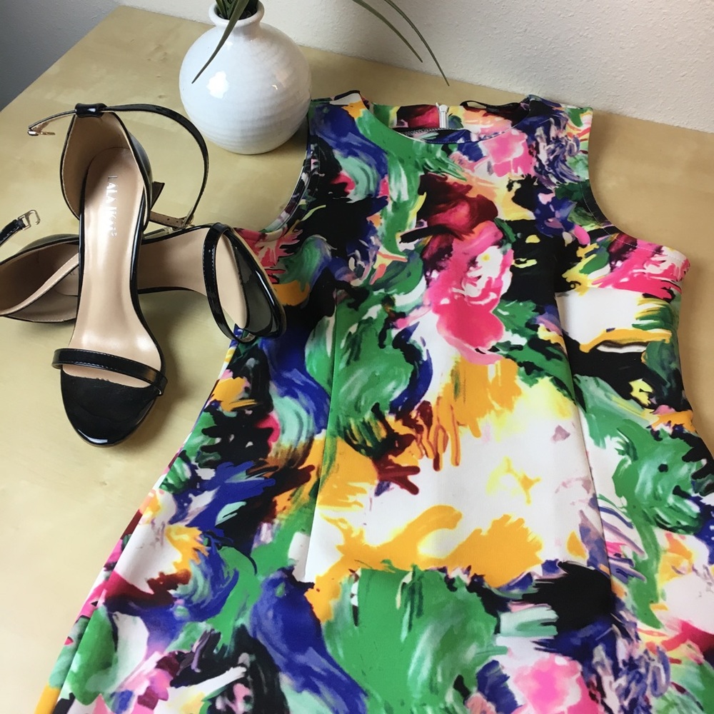 Floral painted dress 😍