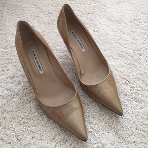 Manolo Blahnik Gold patent pumps