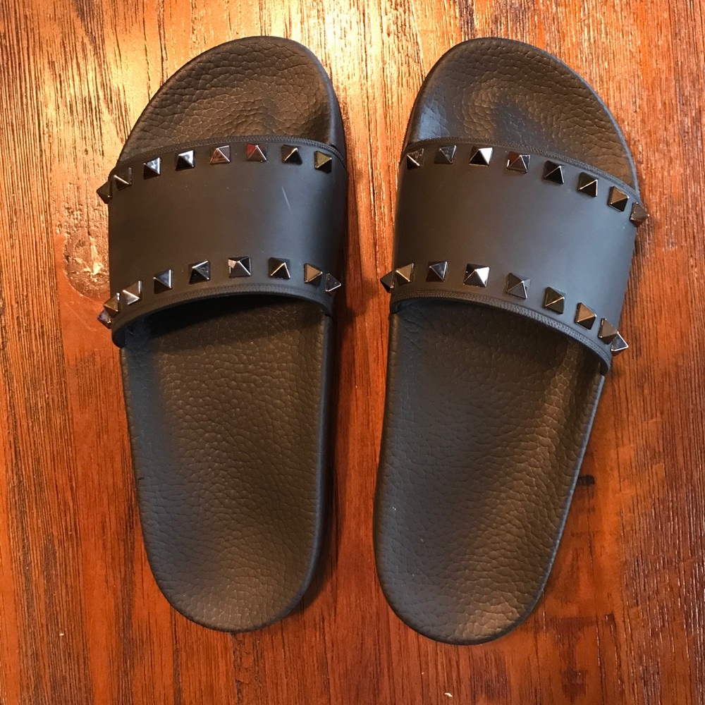 Valentino Garavani Rockstud Pool Slides, size 8/38