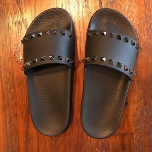 Valentino Garavani Rockstud Pool Slides, size 8/38