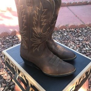 Women's Ariat Cow Boy Boots size 8.5