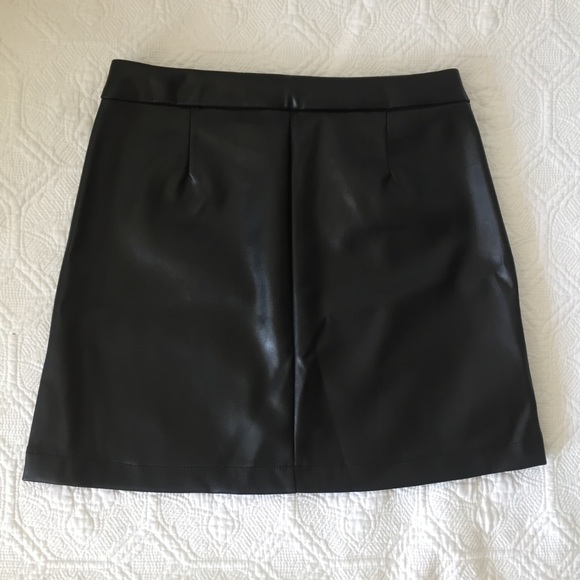 Embroidered Faux Leather Front Zip-Up Mini Skirt - Picture 4 of 4