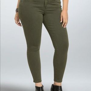 Torrid- NWT Olive Denim Skinny Jeggings- Size 22