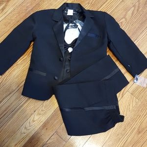 Black 5peice suit for toddler