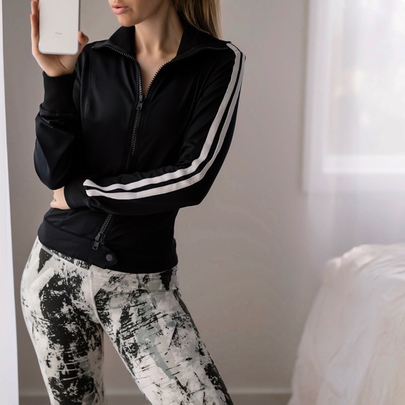 SoldOut11thStreet - Picture 2 of 8