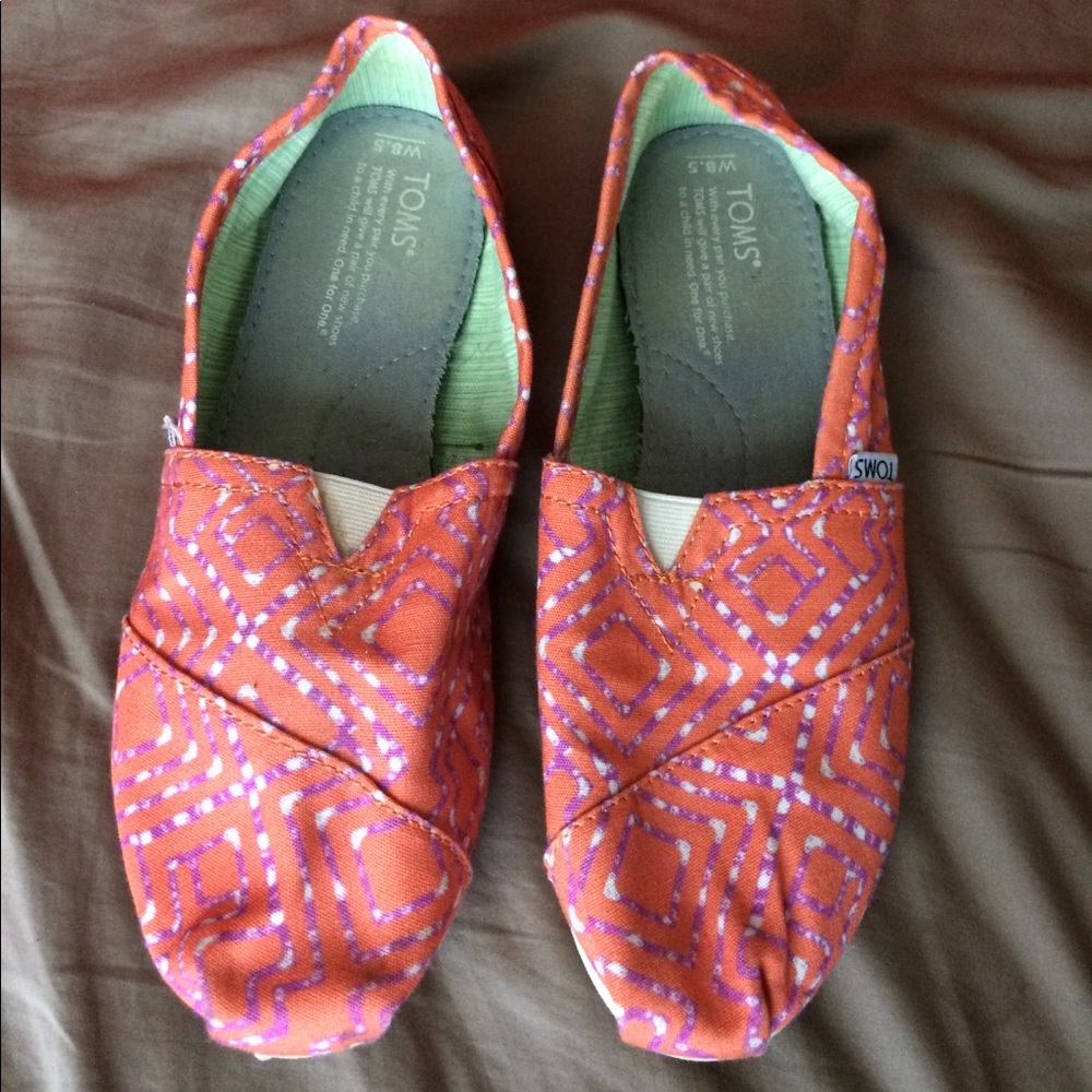 TOMS Classic slip on loafer VEGAN 8.5 VEUC