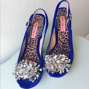 Betsey Johnson Blue Velvet Heels size 8!