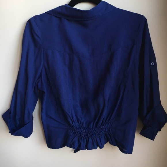 Tie-front crop button down - Picture 2 of 4