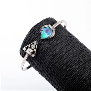 //Kiss me// Asymmetry crystal silver open cuff