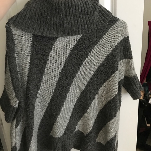 Turtle neck sweater - Picture 2 of 3